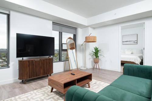 Central Square Apartment | Central Serene Penthouse w King bed GYM Parking