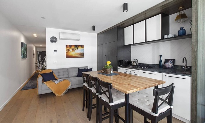 Abbotsford Apartment | Central Simplicity Modern Inner city Living