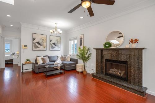 Renfrew-Collingwood Apartment | Central Spacious 3 Br Upstairs