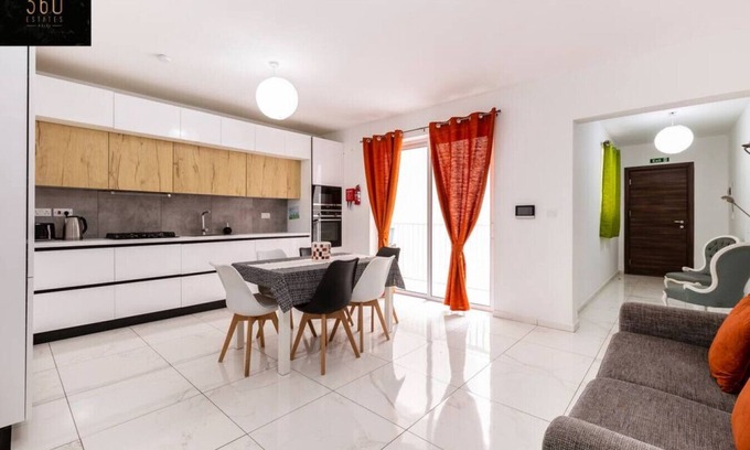 Pieta Apartment | Central, spacious, large APT with super comfy BEDS