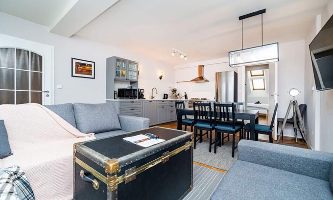 Zizkov Apartment | Central, Spacious, Modern 5 Bedrm duplex w/Balcony