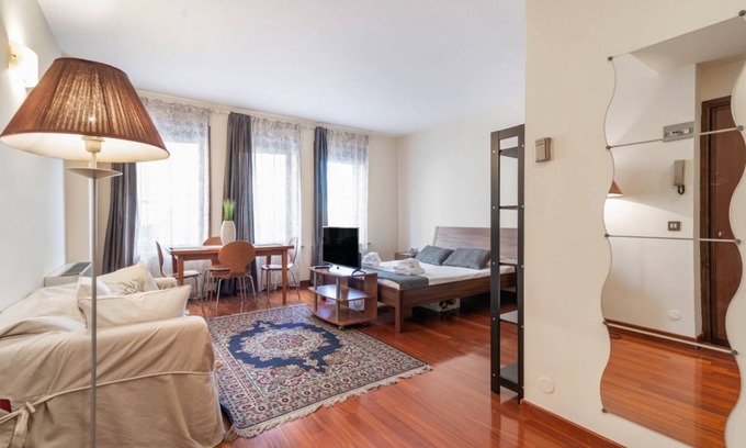 Historic Centre Apartment | Central studio equipped with every comfort to accommodate 2 people. The position of the house is ideal for visiting the city, it is immersed in the magic of the "squares", and is a stone's throw from the Scrovegni Chapel, the Palazzo Bo, the Palazzo dell