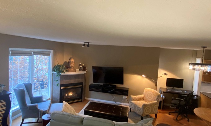 Killarney House | Central & Sunny Calgary Townhouse