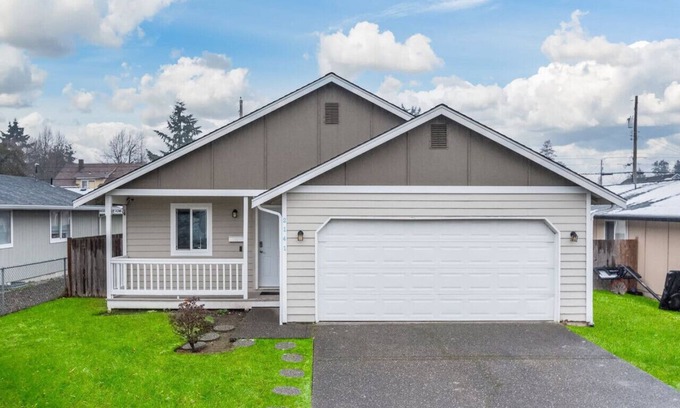 Hilltop House | Central Tacoma Family Hub 2 Mi from Dome w/AC