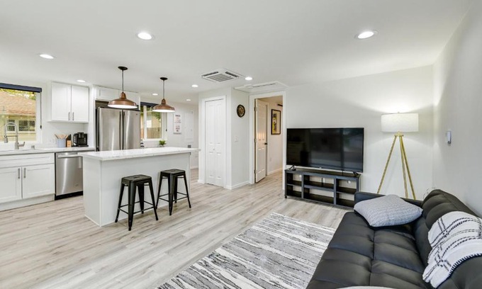 Central Tacoma House | Central Tacoma Getaway - 3 Mi to Downtown!