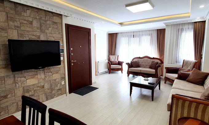 Cihangir Apartment | Central Taksim Cihangir 3BR Deluxe: Ideal for Groups and Families, Sleeps 6