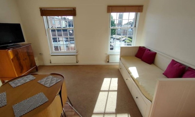 Taunton Apartment | Central Taunton 2-bedroom apartment, great views!