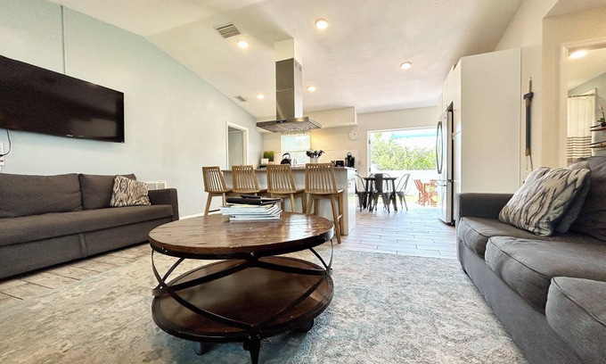St. Petersburg - Clearwater House | Central to Downtown St Pete, Trop, Beaches & Tampa - Fabulous location!