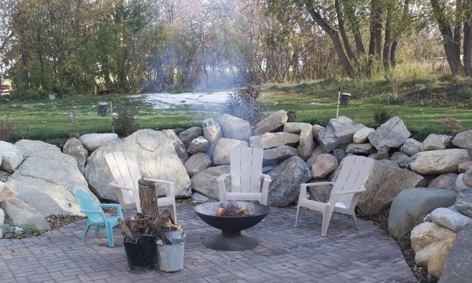 Cardston House | ☀️Central to Waterton & Glacier National Parks - Country Living - at it's best