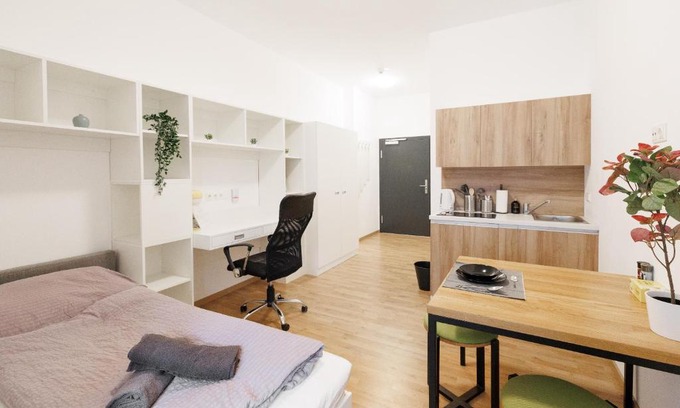 Wiener Neustadt Apartment | Central Urban Studio