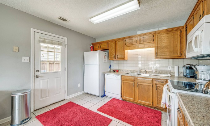 Warner Robins House | Central Warner Robins Vacation Rental w/Yard