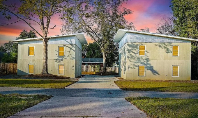 Wilmington House | Central Wilmington Retreat #1A