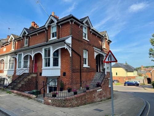 Winchester House | Central Winchester Townhouse