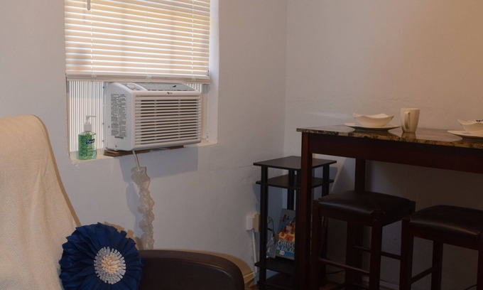 Estate Queens Quarter Apartment | Centrally Located Cozy Studio Retreat - WIFI & A/C
