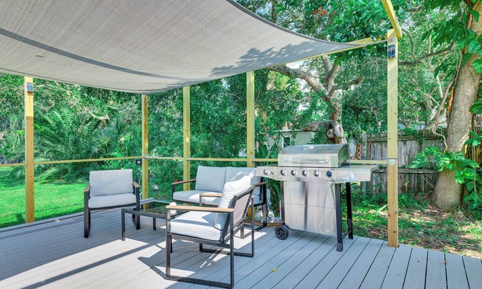 Merritt Island Cottage | Centrally Located Merritt Island Cottage w/Deck!