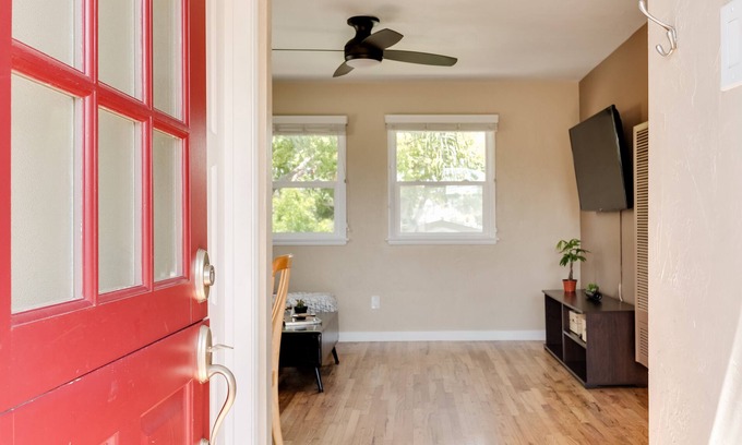 Circle Area Cottage | Centrally Located, 1-BR at Long Beach Casitas