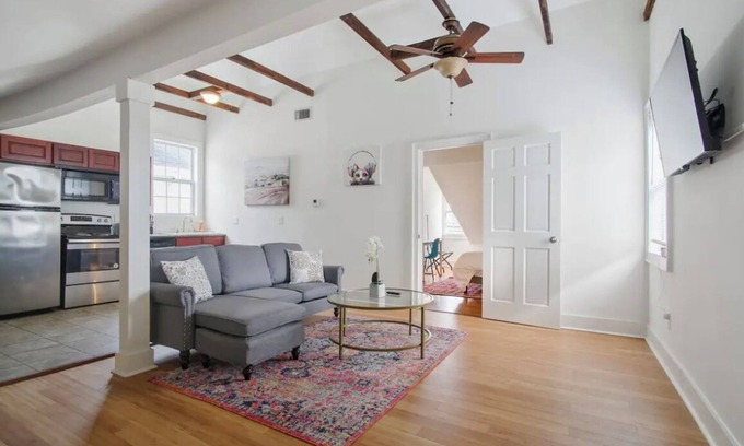 South 7th Ward Apartment | Centrally located 1bed 1bath,walk to French Q, Bourbon St. & Jazz venues