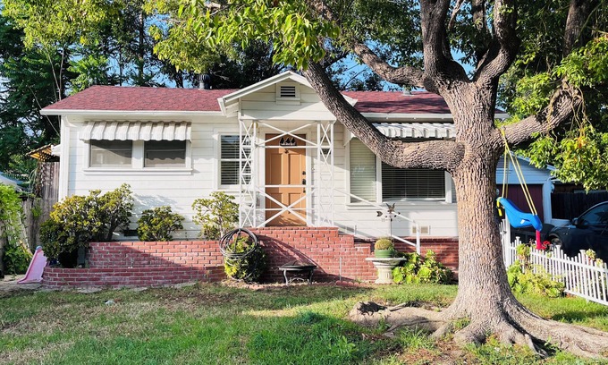 La Crescenta House | Centrally Located 2-bedroom, 1-bath Cottage with Mountain Views & Private Deck