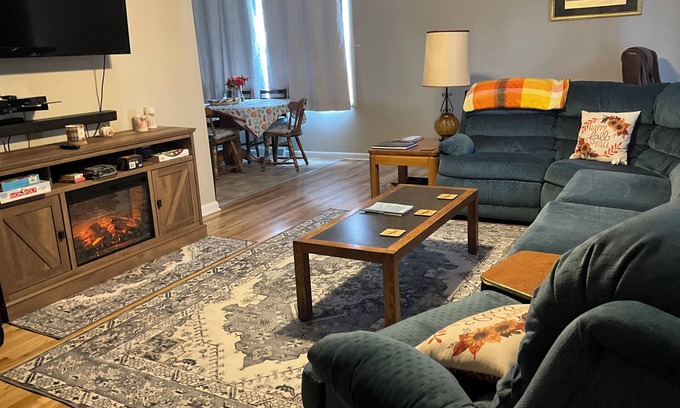 Riverton House | Centrally located 2 bedroom home