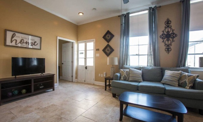 Algiers Point Apartment | Centrally Located 2 Bedroom