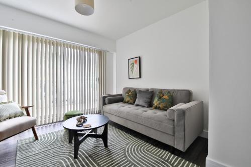 Cyncoed Apartment | Centrally Located 2Bed Flat With Balcony & Parking