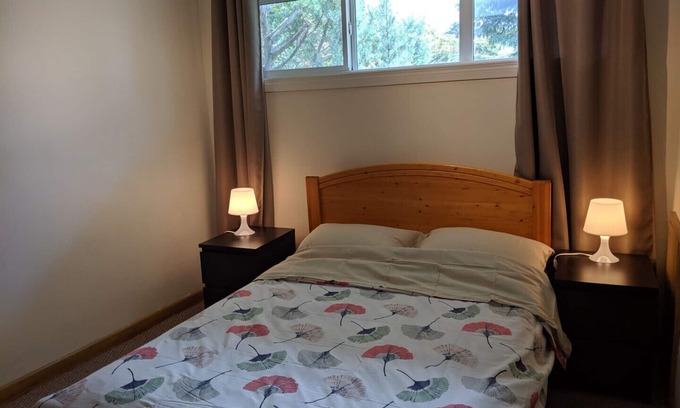 Southwest Calgary House | Centrally located 3 Bedroom Bungalow. Steps from Chinook mall