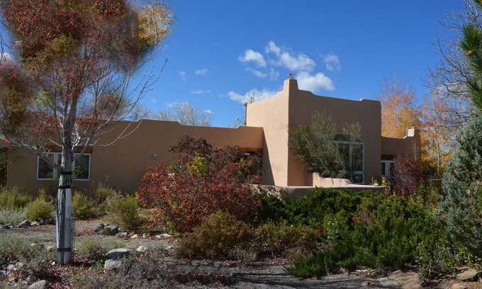 El Prado House | Centrally Located 3 BR/3 Bath Adobe Home in Taos Mesa NM