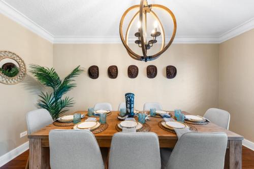 Hollywood Hills House | Centrally Located 4BD Oasis with Pool & Movie Patio