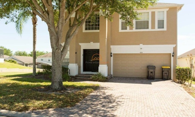 Highgate Park House | Centrally located 4BR/3BA with South Facing Pool