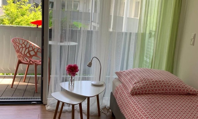 City Centre Regensburg Apartment | Centrally located apartment (20 sqm) with underfloor heating and balcony