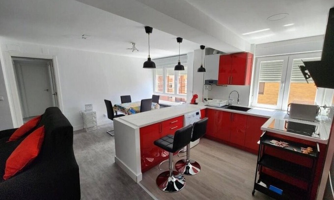 Leon Apartment | Centrally located apartment, close to hospitals and downtown.