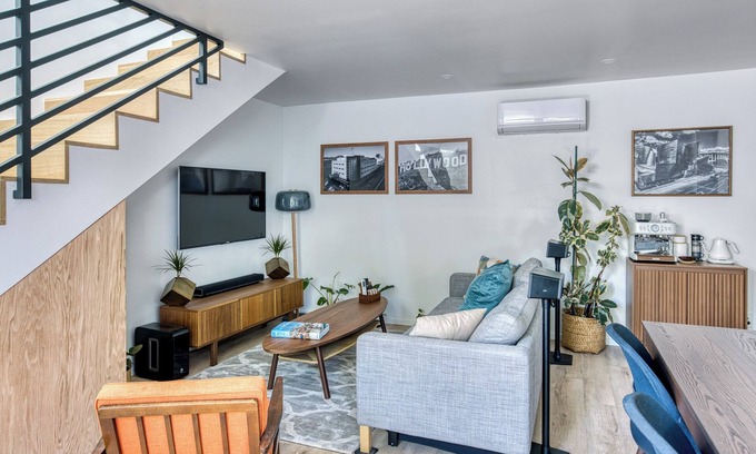 Mar Vista House | Centrally Located Brand-New 2 Bedroom Home in Los Angeles