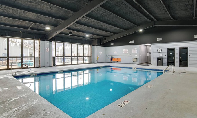 Downtown Branson Condo | Centrally Located Branson Condo w/Community Pools