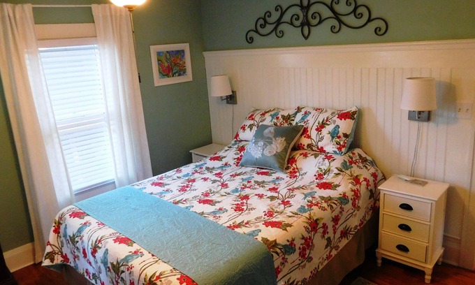 Old Seminole Heights House | Centrally Located; Busch Gardens Ybor Medical USF Sports Conventions Hard Rock