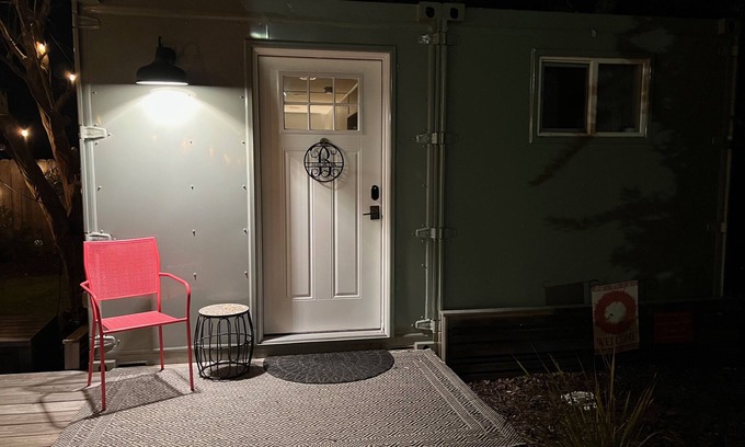 Kings Grant Cottage | Centrally located - Close to Beach and Downtown - Burchlynn Cottage