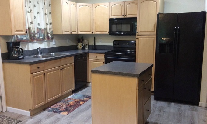 Russian Jack Park House | Centrally located close to downtown with a view of the Chugach mountains.
