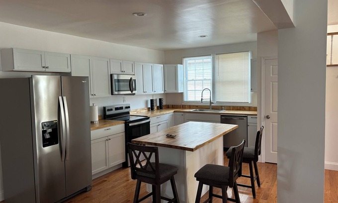 Danbury House | Centrally located,Close to Danbury Hospital and Wesconn Extended Stay