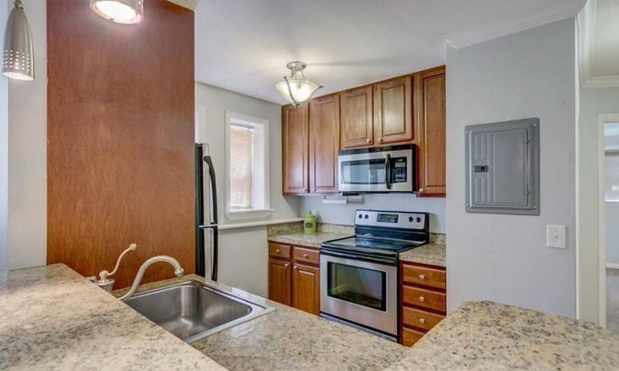 Cheesman Park Condo | Centrally located cozy 2 bedroom 1 bath condo next to large park