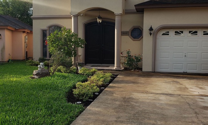 Brownsville House | Centrally located, delightful home