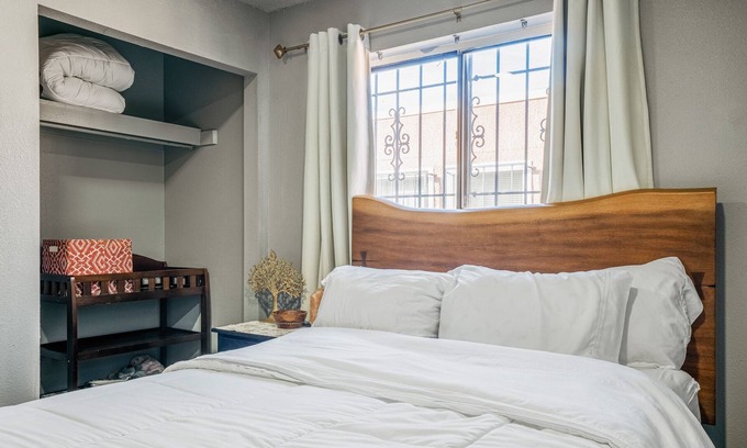 Uptown Condo | CENTRALLY LOCATED! Freshly renovated Luxe Stay w JettedTub by Uptown