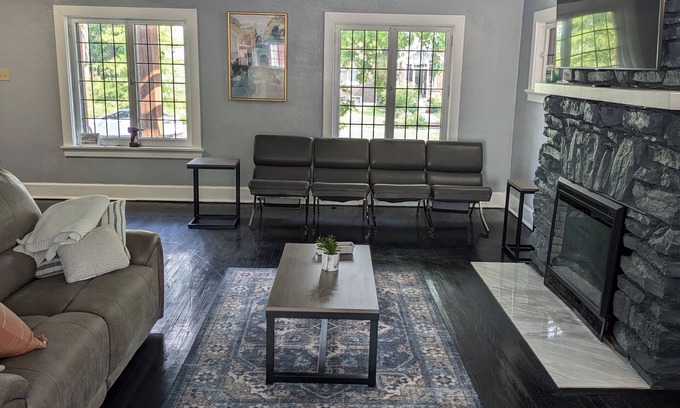 St. Louis House | Centrally located historic 5 bedroom home only 2 blocks from Forest Park!