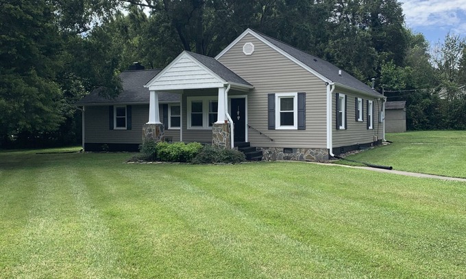 Burlington House | Centrally Located House, Minutes from Downtown Elon and Burlington