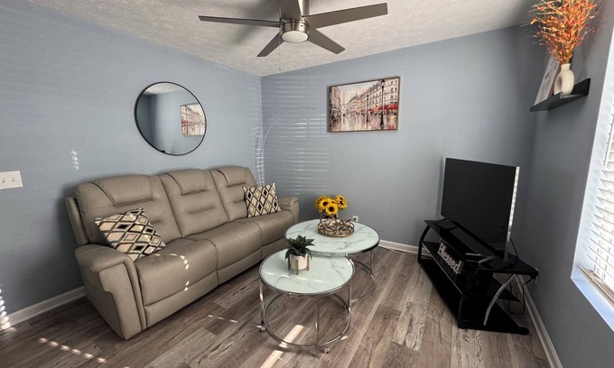 Shelbyville Apartment | Centrally located in Shelbyville, just 1/4 mile from the Horse Show Grounds.