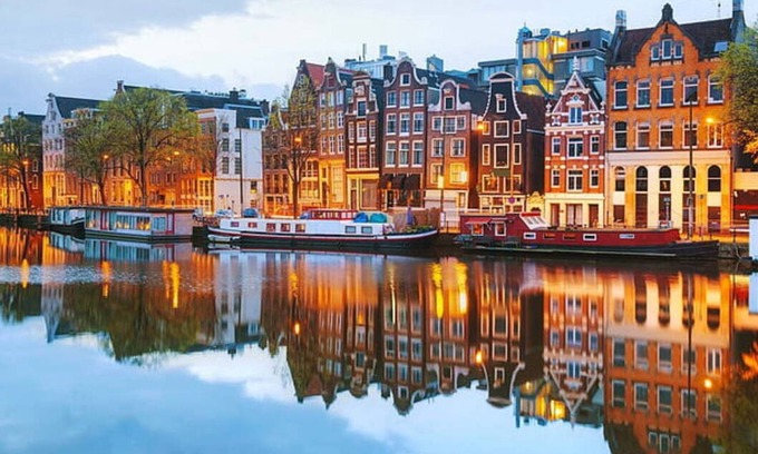 De Weteringschans Apartment | Centrally located in the historic Amsterdam-The perfect place to be!