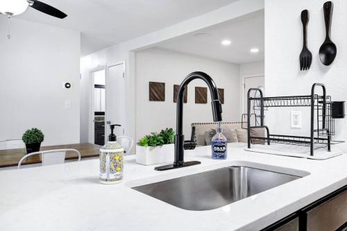 Vance Jackson House | Centrally Located Little Gem