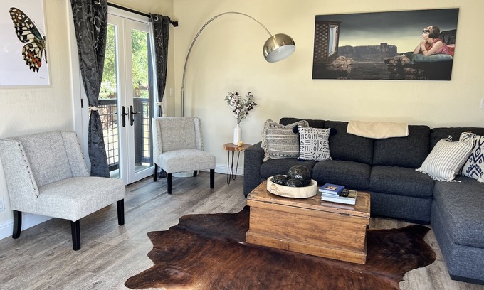 Glen Ellen Cottage | Centrally Located Luxury Wine Country Retreat - 30 Day Rental