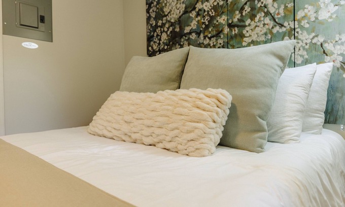 Memphis House | Centrally Located Memphis Tiny Home Queen Bed REAR