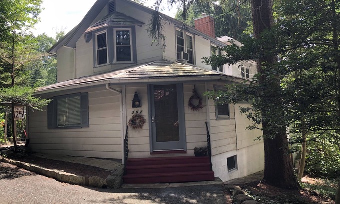 Timber Hills Cottage | Centrally located Mt Gretna cottage with 3 bedrooms and 2 full baths