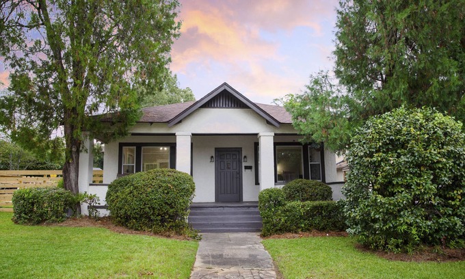 Midtown House | Centrally Located & Newly Renovated