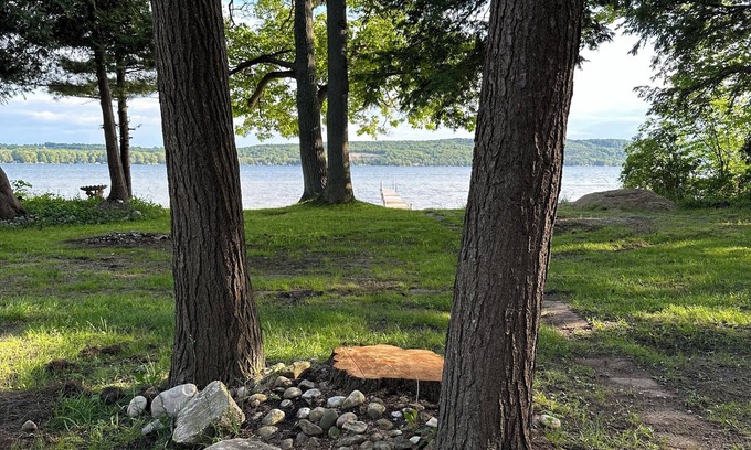 Beulah House | Centrally located on the lake to so many adventures. Boats and pets welcome!